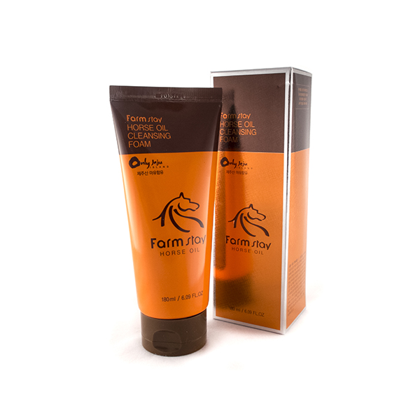 очищающая пенка с лошадиным маслом farmstay jeju horse oil seed cleansing foam очищающая пенка с лошадиным маслом farmstay jeju horse oil seed cleansing foamПенка Jeju Horse Oil Seed Cleansing Foam для очищения кожи с конским жиром поможет не только глубоко очистить кожу, но и увлажнить, предотвратить пересыхание и обезвоживание кожи. Конский жир - традиционное азиатское средство, с помощью которого справлялись с сухостью, лечили ожоги и повреждения кожи. Животный жир богат незаменимыми жирными кислотами (например, в нем содержится альфа-липоевая и линолевая кислоты, а также витамин А и Е).<br><br>Лошадиный жир особенно ценится тем, что он лучше других жиров усваивается кожей, так как имеет состав, схожий с человеческой жировой секрецией. Именно поэтому жир не отторгается кожей. Он питает, увлажняет, разглаживает морщинки вокруг глаз, делает кожу более упругой. Средство создает пышную пену, которая проникает глубоко в поры, вычищая ежедневные загрязнения. Конский жир увлажняет кожу, сохраняя ее здоровье, молодость и привлекательность.<br><br>Способ применения: Вспеньте немного средства в ладонях, нанесите на влажную кожу лица. Помассируйте 2-3 минуты, а затем смойте теплой водой.<br><br>Объем: 180 мл<br><br>Характеристики товара:<br><br><br><br><br>Тип кожи<br><br>для всех типов; комбинированная; проблемная; сухая; тусклая; чувствительная; жирная<br><br><br><br>Функции<br><br>очищение пор; питание; сглаживание рельефа кожи; смягчение<br><br><br><br>Несовершенства<br><br>жирный блеск; сухость и обезвоживание; тусклый цвет лица; шелушения; черные точки<br><br><br><br><br> <br>