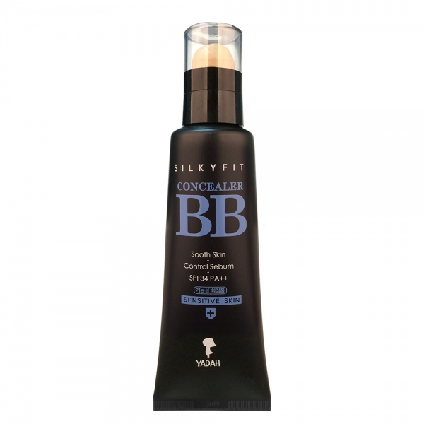 bb крем для чувствительной кожи лица yadah silky fit concealer bb sensitive skin bb крем для чувствительной кожи лица yadah silky fit concealer bb sensitive skinSilky Fit Concealer BB Sensitive Skin. BB крем для чувствительной кожи лица<br><br>Уникальное средство 2-в-1! ББ-крем, под крышечкой которого находится консилер. Их сочетание позволяет визуально улучшить внешний вид чувствительной и проблемной кожи: успокаивает и снимает покраснения, а при регулярном применении и оздоравливает ее.<br><br>Каждое средство скрывает различные несовершенства, дополняя друг друга: акне и пост-акне, расширенные поры и темные круги под глазами – с этими и другими неприятностями на коже помогает справиться Silky Fit Concealer BB Sensitive Skin.<br><br>Помимо прекрасных маскирующих способностей, средства обладают и уходовым действием. Сразу после нанесения на кожу увлажняют ее и успокаивают, защищают от ультрафиолета и появления пигментации.<br><br>В составе ББ-крема аллантоин – компонент с мощным регенерирующим действием, ускоряет восстановление кожи, смягчает и увлажняет ее, успокаивает, снимает болевой синдром при раздражениях. <br><br>Экстракт алоэ вера оказывает противовоспалительное, антибактериальное, противовирусное, а также противогрибковое действие, способствует более быстрому заживлению различных кожных воспалений и предупреждает появление новых. Также регулирует работу сальных желез и предупреждает появление жирного блеска, способствует сужению пор.<br><br>Экстракт опунции увлажняет и успокаивает кожу, защищает ее от агрессивного воздействия ультрафиолета и от пересыхания.<br><br>Солнцезащитный фильтр SPF34 PA++ позволяет не переживать о появлении ожогов и пигментации даже в самый солнечный день.<br><br>Система 5 FREE – в составе средств НЕТ парабенов, бензофенона, минеральных масел, продуктов животного происхождения, искусственных красителей.<br><br>Способ применения: Нанести ББ-крем, равномерно распределить его, затем точечно нанести консилер и аккуратно растушевать.<br><br>Объём: 35 мл + 10 мл<br><br>Характеристики товара:<br><br><br><br><br>Возраст<br><br>все<br><br><br><br>Тип кожи<br><br>светло-бежевый<br><br><br><br>Покрытие<br><br>среднее<br><br><br><br>SPF<br><br>34<br><br><br><br>PA rating<br><br>++<br><br><br><br>Финиш<br><br>глянцевый<br><br><br><br>Функции<br><br>выравнивание тона; матирование<br><br><br><br>Несовершенства<br><br>жирный блеск; излишняя жирность<br><br><br><br><br> <br>