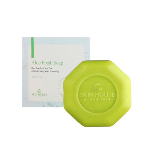 увлажняющее мыло с экстрактом алое the skin house aloe fresh soap увлажняющее мыло с экстрактом алое the skin house aloe fresh soapAloe Fresh Soap. Увлажняющее мыло с экстрактом алое<br><br>Мыло образует густую невесомую пену, действие которой состоит в:<br><br><br>Высококачественном очищении кожных покров от неизбежных ежедневных загрязнений (не наносит повреждений при этом);<br><br>Отличном снятии макияжа;<br><br>Выравнивании показателей рН кожи;<br><br>Удалении омертвевших частиц;<br><br>Быстром выравнивании текстуры эпидермиса;<br><br>Повышении эластичности;<br><br>Защите от внешнего воздействия;<br><br>Плюс не стягивает кожу.<br><br><br>Представленное мыло от знаменитого бренда обогащено лечебным алоэ.<br><br>Экстракт известного растения – комплекс из 160-ти аминокислот, витаминов, минералов, которые моментально напитывают кожу, уплотняют ее каркасный барьер.<br><br>Данному экстракту присущи бактериостатические, бактерицидные, восстанавливающие свойства. Он предотвращает нежелательные воспалительные процессы, способствует активации кровообращения, очищает поры, стимулирует регенерацию, размягчает и эффективно отшелушивает омертвевший эпидермис.<br><br>Обладает увлажняющими, смягчающими, разглаживающими свойствами и др.<br><br>Цвет вашего лица станет здоровее и свежее благодаря мылу, оно придаст необыкновенную гладкость, нежность коже, ощутимую при прикосновениях.<br><br>Пользуйтесь данным продуктом ежедневно. Подходит для различной кожи, даже чувствительного типа.<br><br>Способ применения: предварительно увлажните лицо, размыльте средство до возникновения пены, нанесите на поверхность лица, после смойте не сильно горячей водой.<br><br>Вес: 90 г<br><br>Вес г: 90.00000000