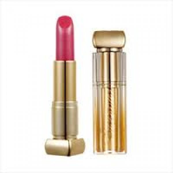 помада золотая серия enprani the gold ray:d lipstick помада золотая серия enprani the gold ray:d lipstickПомада The Gold Ray:D Lipstick разработана для всех девушек. Выполнена она из сливочной и невесомой текстуры, которая создает легкий, ухоженный вид и скрывает недостатки. По завершению разных исследований, было установлено, что этот продукт стойкий. Благодаря концентрированным пигментам в составе, помада помогает создавать гладкий тон и сочный оттенок после нанесения.<br><br>Удивительная продукция из Золотой серии создана для подпитывания женских губ. Она легко наносится и держится целый день. Особыми компонентами являются натуральный позолоченный порошок, жемчужная пудра. Инновационный комплекс Dermaxyl разработан на пальмитоильной олигопептидной основе, которая способствует эластичности дермы.<br><br>Помада придает губам непревзойденный вид и полностью избавляет от морщин. Такая косметическая масса создана, чтоб легко увеличивать губы.<br><br>Помада обладает антивозрастными, защитными и увлажняющими свойствами, почему и эффективно сокращает число морщинок, борется с пересыханием кутиса, стимулирует его восстановление и возвращает природное состояние губ.<br><br>Доступные оттенки:<br><br><br>02 - оранжевый<br><br>03 - мерцающий розовый<br><br>04 - сливовый<br><br>06 - персиковый беж<br><br>07 - розовый<br><br>08 - коралловый<br><br><br>Вес: 3,6 г<br><br>Способ применения: выкрутите достаточное количество стика, нанесите на подготовленные губы аккуратным слоем при помощи аппликатора.<br><br> <br>