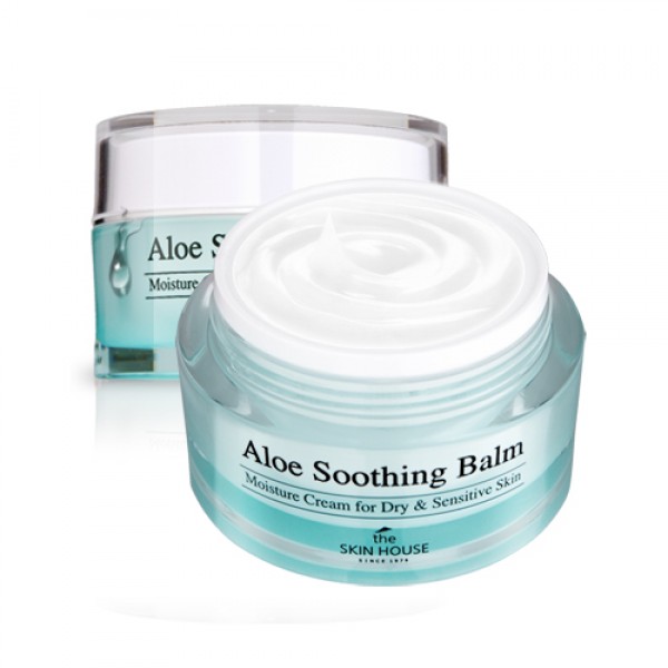 увлажняющий крем-бальзам с экстрактом алоэ the skin house aloe soothing balm увлажняющий крем-бальзам с экстрактом алоэ the skin house aloe soothing balmAloe Soothing Balm. Увлажняющий крем-бальзам с экстрактом алоэ<br><br>Крем-бальзам с экстрактом алоэ создан для бережной заботы о коже в зимнее время.<br><br>Крем интенсивно питает и увлажняет, регулирует гидролипидный баланс, а так же успокаивает и снимает стресс. Формирует на поверхности эпидермиса защитную пленочку, снижая негативное влияние факторов окружающей среды, а так же предотвращает обезвоживание. Увеличивает эластичность, а так же способствует ее восстановлению. Улучшает общий тон и цвет.<br><br>Экстракт алоэ – характеризуется регенерирующим эффектом. Делает капилляры прочнее, помогает сузить поры, и препятствует проникновению бактерий.<br><br>Гриб Линчжи – активный природный стимулятор иммунитета, отличается сильным противовоспалительным действием. Защищает клетки от вреда свободных радикалов, что приводит к замедлению старения.<br><br>Солодка – антибактериальное свойство, отбеливание пигментных пятен, стимуляция выработки эластина. Заживляет повреждения, убирает отеки.<br><br>Центелла азиатская – является мощным антивоспалительным компонентом, тонизирует и регенерирует, приводит в норму микроциркуляцию и запускает синтез коллагена.<br><br>Средство прошло клинические испытания, которые доказали его высокие питательные способности. Быстро впитывается и не оставляет ощущения пленки. Подходит для всех типов, особенно для жирной и чувствительной, а также обезвоженной. Может использоваться как увлажняющая основа под макияж и в качестве маски.<br><br>Характеристики товара<br><br><br><br><br>Возраст<br><br>до 25; 25-35;<br><br><br><br>Компоненты<br><br>экстракт алоэ<br><br><br><br>Тип кожи<br><br>нормальная<br><br><br><br>Функции<br><br>увлажнение; питание<br><br><br><br>Несовершенства<br><br>сухость и обезвоживание<br><br><br><br><br>Способ применения: Нанесите небольшое количество средства после использования тоника. Дайте впитаться.<br><br>Объем: 50 мл<br>