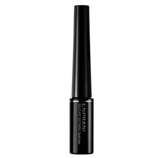 черная подводка для глаз enprani delicate defining eyeliner черная подводка для глаз enprani delicate defining eyelinerDelicate Defining Eyeliner. Черная подводка для глаз<br><br>Подводка играет колоссальную роль при создании макияжа, и компания Enprani подготовила нечто особенное. То, что позволит сохранить идеальный результат даже новичку в сфере визажа. Особо стойкую жидкую подводку, которой не страшны ни интенсивность работы сальных желез, ни дождь, ни снег, ни жара, ни бассейн.<br><br>Эргономическая ручка, тонкая, хорошего качества кисточка уберут проблему такого вида подводок. Вы сможете нарисовать четкую, равномерно интенсивную, идеальной формы линию. Можно не бояться, что кисть не туда направиться и получится размазанная полоска. При этом, убирается недостаток карандаша-подводки – толстая линия, ведь, как известно, стрелка должна взлетать к краю глаза и утоньшаться до минимума. И вы можете не боятся, что ваш макияж «потечет», или цвет будет не равномерным, как бывает с обыкновенными карандашами.<br><br>Черный, насыщенный тон жидкой подводки украсит и платиновую блондинку, и огненную рыжеволосую девушку, и жгучую брюнетку, и русоволосую красавицу. Ваши глаза станут выразительными, даже без использования теней для глаз.<br><br>Идеальная структура, правильная кисточка, а, следовательно, нанесение и распределение. А стойкость подводки, ни единожды выручит вас и поможет оставаться красавицей в самых экстремальных условиях, до удаления макияжа средствами ухода. Она не растечется, не вытрется, при этом легко и мягко ляжет на веки, не повреждая кожу. Нежная текстура избавит от эффекта стянутости. Великолепный состав защитит от воспалений, аллергий, зуда, раздражений.<br><br>Таким образом, данная жидкая подводка объединила в себе все основные качества – удобство в применении, стойкость, насыщенность цвета, гипоаллергенность.<br><br>Способ применения: предварительно подготовить кожу век. Затем, провести стрелку необходимой формы и длины, для создания совершенного образа. Перед сном удалить вместе с другими косметическими продуктами с дермы. <br><br>Вес: 5.5 г<br><br>Вес г: 5.50000000