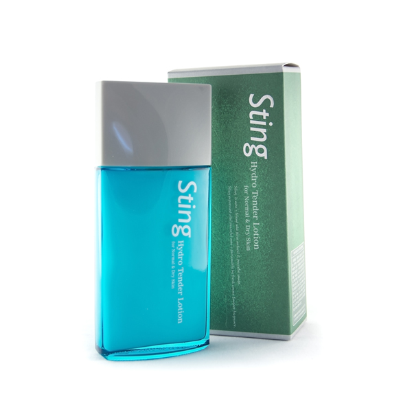 лосьон для мужской кожи enprani лосьон мужской sting hydro tender lotion лосьон для мужской кожи enprani лосьон мужской sting hydro tender lotionЛосьон мужской Sting Hydro Tender Lotion. Лосьон для мужской кожи<br><br>Лосьон разработан для ухода за мужской кожей, склонной к появлению раздражений. Sting Hydro Tender Lotion имеет нелипкую консистенцию, которая легко впитывается и не создает неприятной пленки. Средство косметической компании Enprani содержит натуральные компоненты, которые устраняют сухость, снимают раздражения, останавливают естественный процесс старения.<br><br>Растительные экстракты лечат воспаления, насыщают клетки кожи витаминами и элементами, повышающими защитные функции. Увлажняющие компоненты не допускают появления морщин и потерю упругости.<br><br>Бета-гидрокислоты мягко убирают ороговевшие частички, препятствуют появлению комедонов и черных точек.<br><br>Экстракт шалфея очищает и нормализует выработку кожного сала.<br><br>Ламинария насытит эпидермис влагой и надолго удержит ее внутри. Если использовать лосьон после очищения кожи, можно нормализовать Ph-баланс, а также обеспечить лучшую проницаемость ухаживающих средств.<br><br>Средство от компании Enprani не вызывает покраснений, успокаивает кожу, избавляет от следов усталости и стресса. Лосьон великолепно освежает кожу, убирает бледность, дарит лицу молодость и сияние. Sting Hydro Tender Lotion подарит мужской коже красоту и ухоженный вид.<br><br><br>Характеристики товара<br><br><br><br><br>Тип кожи<br><br>для всех типов; воспаленная; жирная; комбинированная; проблемная; обезвоженная; сухая; нормальная; тусклая; увядающая; чувствительная<br><br><br><br>Функции<br><br>питание; увлажнение; матирование; повышение упругости; повышение эластичности; разглаживание морщин; сглаживание рельефа кожи; смягчение; снятие покраснений и раздражения кожи; сужение пор; устранение шелушений; улучшение цвета лица<br><br><br><br>Несовершенства<br><br>акне; воспаления; черные точки; жирность; жирный блеск; излишняя жирность; краснота; покраснения; расширенные поры; отечность; потеря упругости; морщины; раздражение кожи; сухость и обезвоживание; шелушения; тусклый цвет лица<br><br><br><br><br><br>Способ применения: использовать 2 раза в день утром и вечером. Нанести лосьон на очищенную кожу лица и шеи похлопывающими движениями.<br><br>Объем: 140 мл<br>